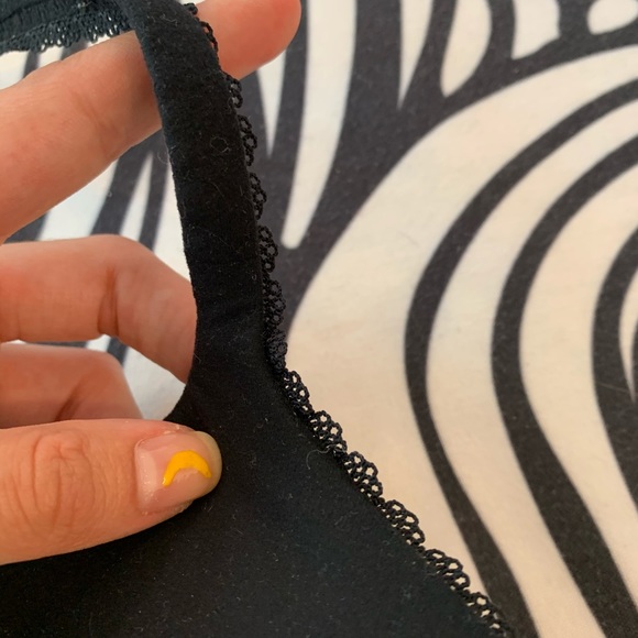VS Racerback Bra 🖤 - Picture 6 of 7